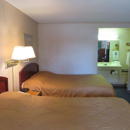 Knights Inn Canton Room photo