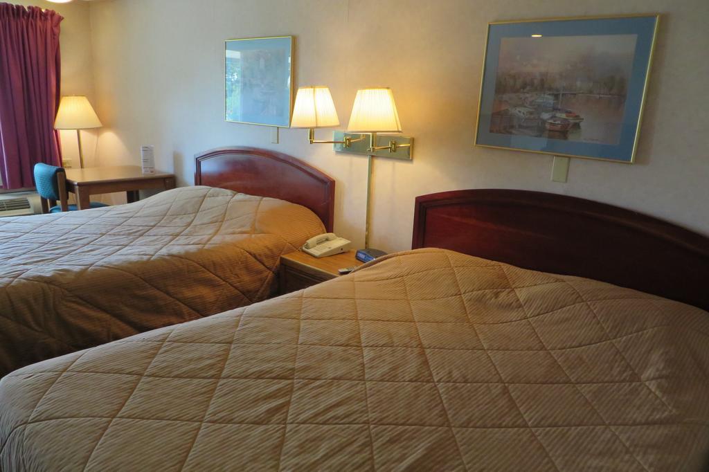 Knights Inn Canton Room photo