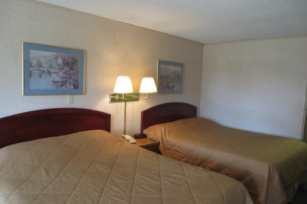 Knights Inn Canton Room photo
